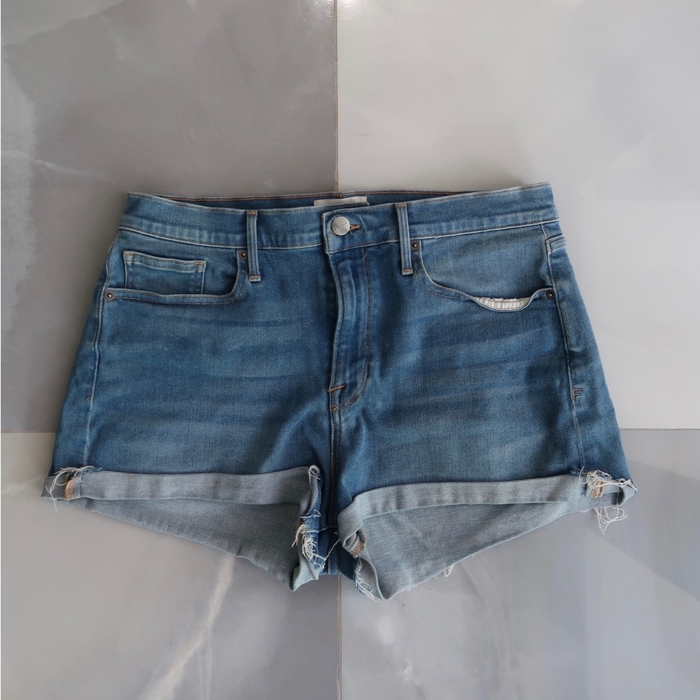 FRAME Le Brigette light wash blue denim shorts. Size 31